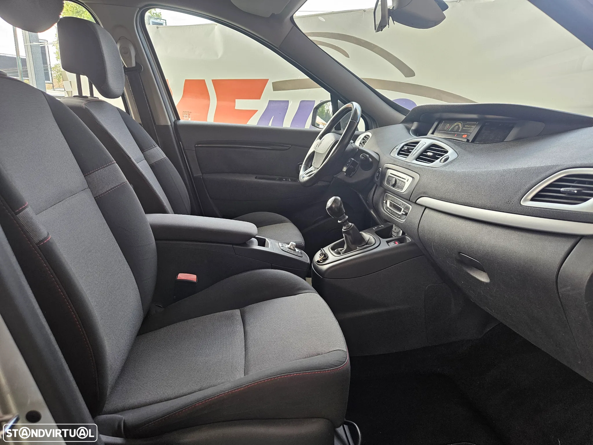Renault Scénic dCi 110 LIMITED - 9