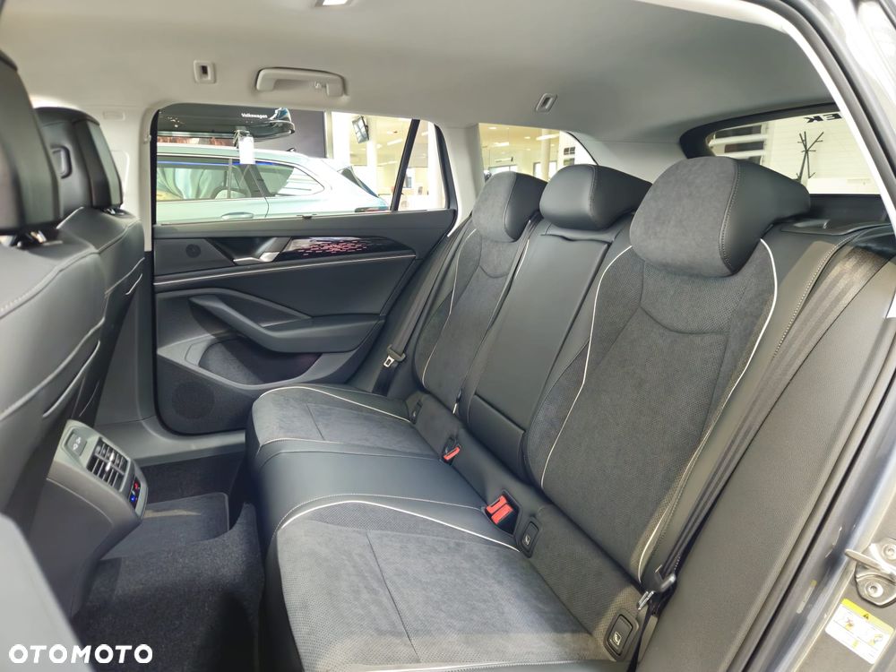 Volkswagen Passat - 31