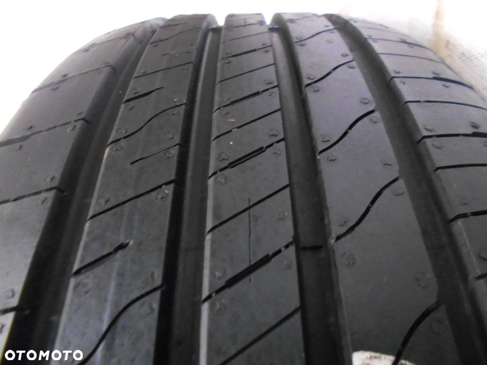 OPONA POJEDYNKA 215/65R16 GOODYEAR EFFICIENT GRIP 2 SUV DOT 1825 7.2MM - 2