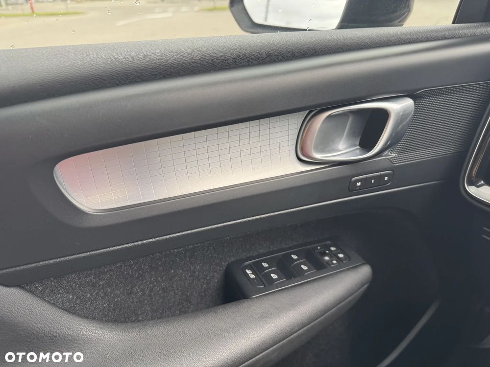 Volvo XC 40 T4 Momentum Pro - 16