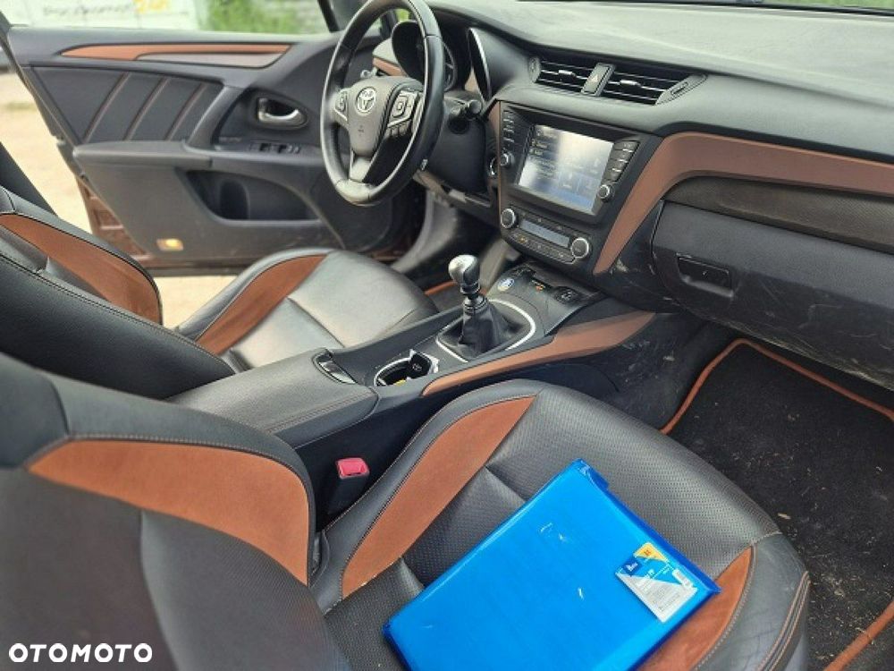 Toyota Avensis - 11