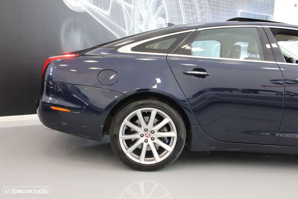 Jaguar XJ 3.0 D V6 Premium Luxury - 14