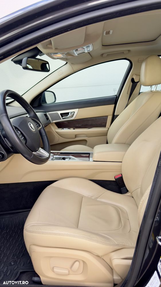 Jaguar XF 2.2 - 4