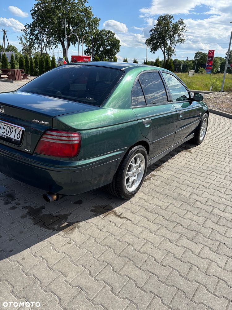 Honda Accord 1.8i LS - 4