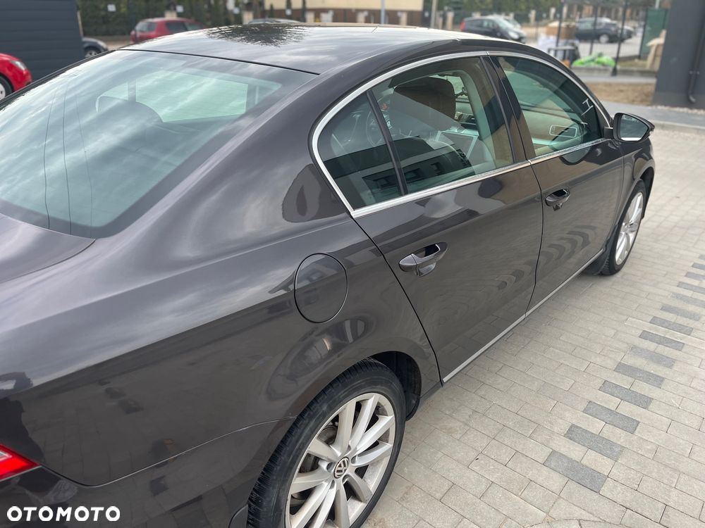 Volkswagen Passat 2.0 TDI Comfortline DSG - 8