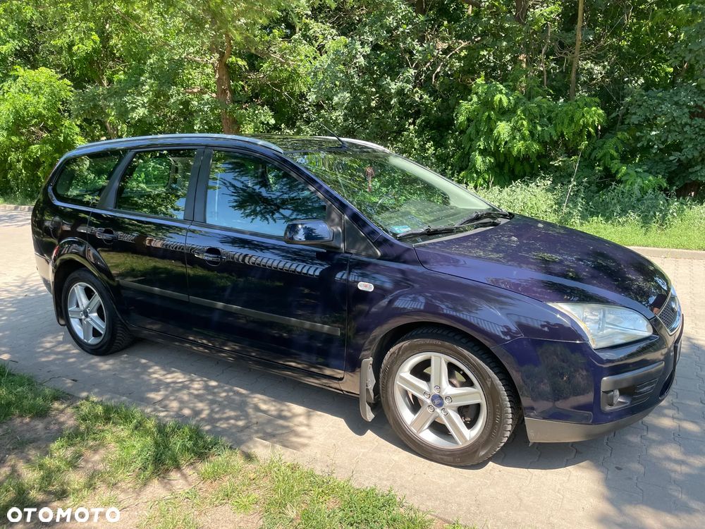 Ford Focus 1.6 Trend + - 5