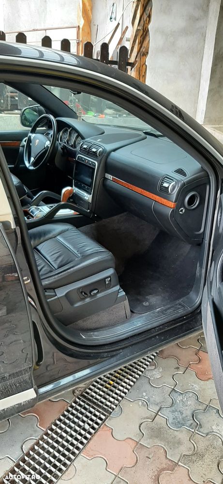 Porsche Cayenne - 16