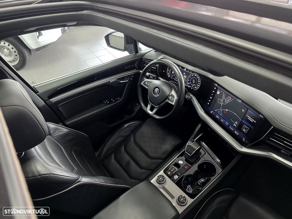 VW Touareg 3.0 TDI V6 Elegance Plus - 3