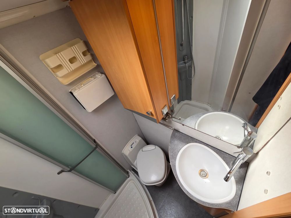 Pilote Aventura 730G Cama Central Frigo Grande - 35