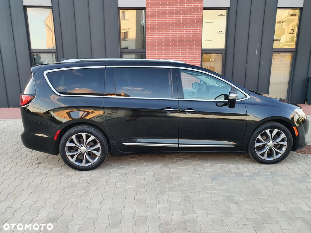 Chrysler Pacifica - 8