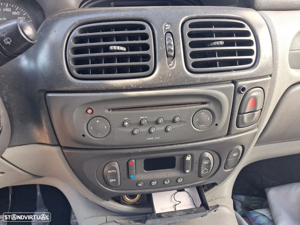 Renault Scénic 1.4 16V Conquest - 8