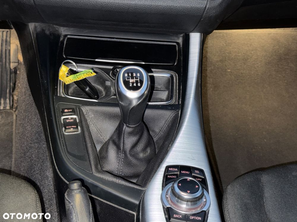 BMW Seria 1 116i - 24