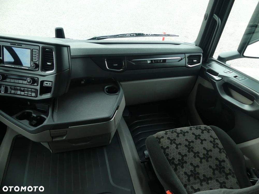Scania R450 / EURO 6 / RETARDER / LOW DECK / KLIMA POSTOJOWA / - 32