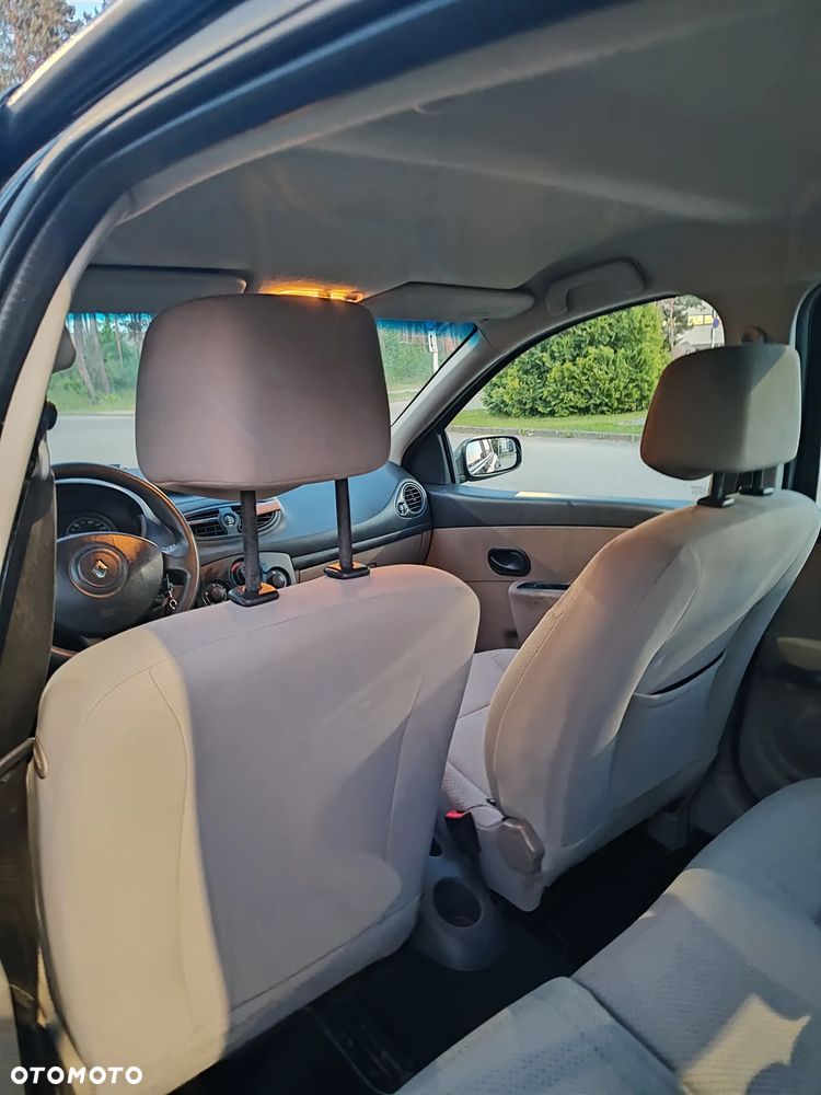 Renault Clio - 28