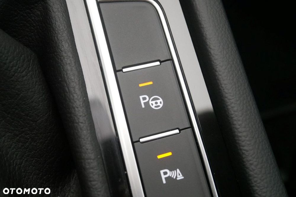 Volkswagen Passat Variant 2.0 TSI Elegance DSG - 25