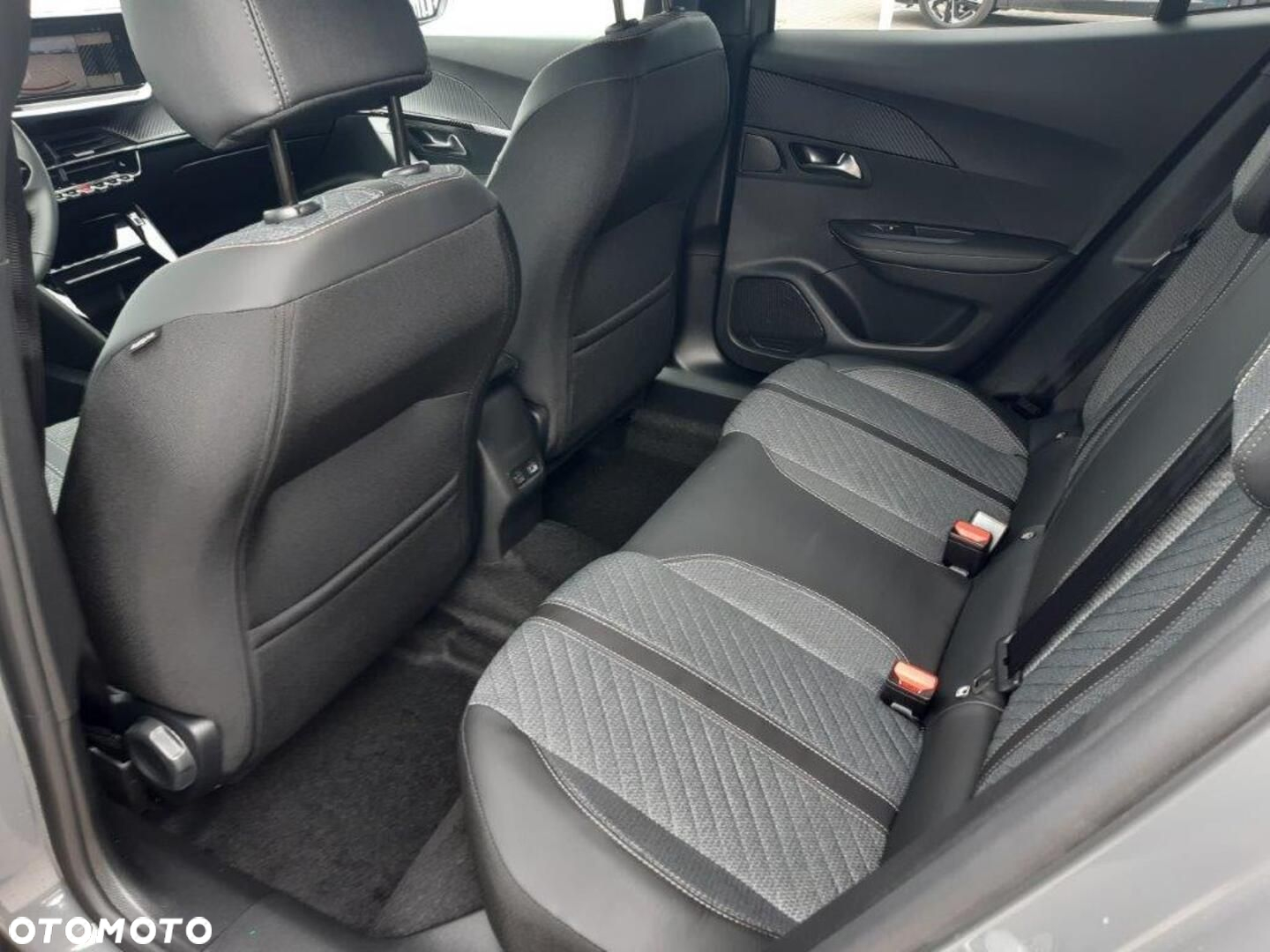 Peugeot 2008 - 8