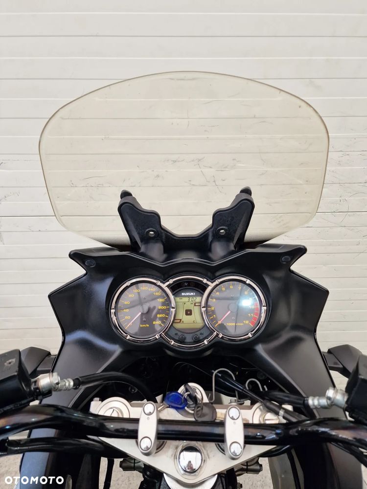 Suzuki DL - 28