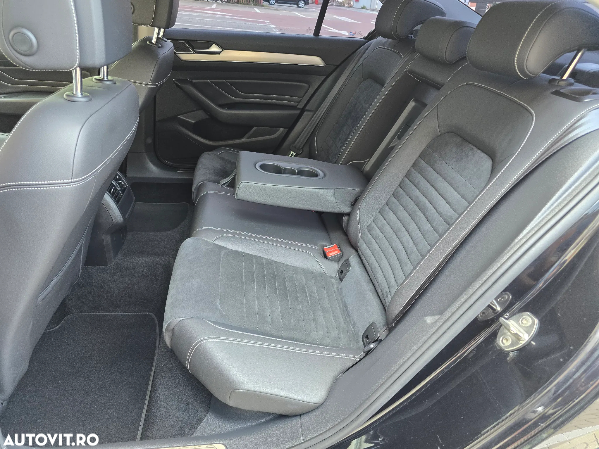 Volkswagen Passat 2.0 TDI DSG Highline - 13