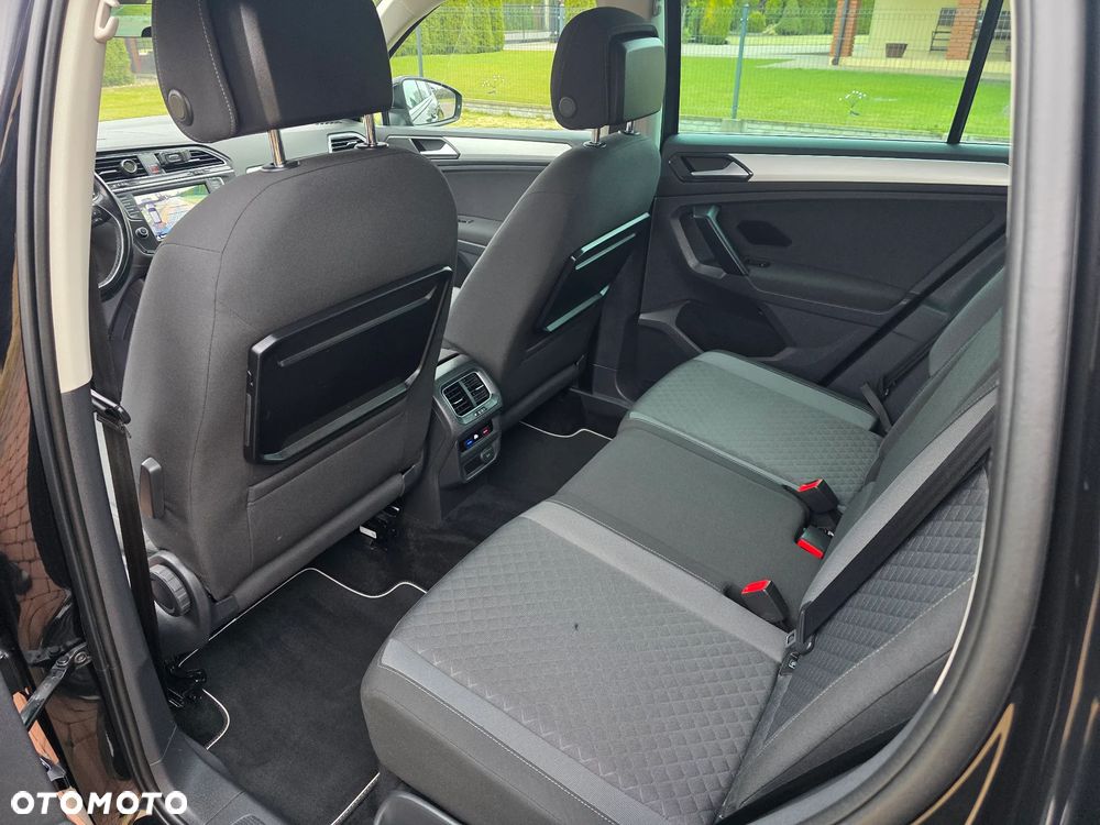 Volkswagen Tiguan - 12