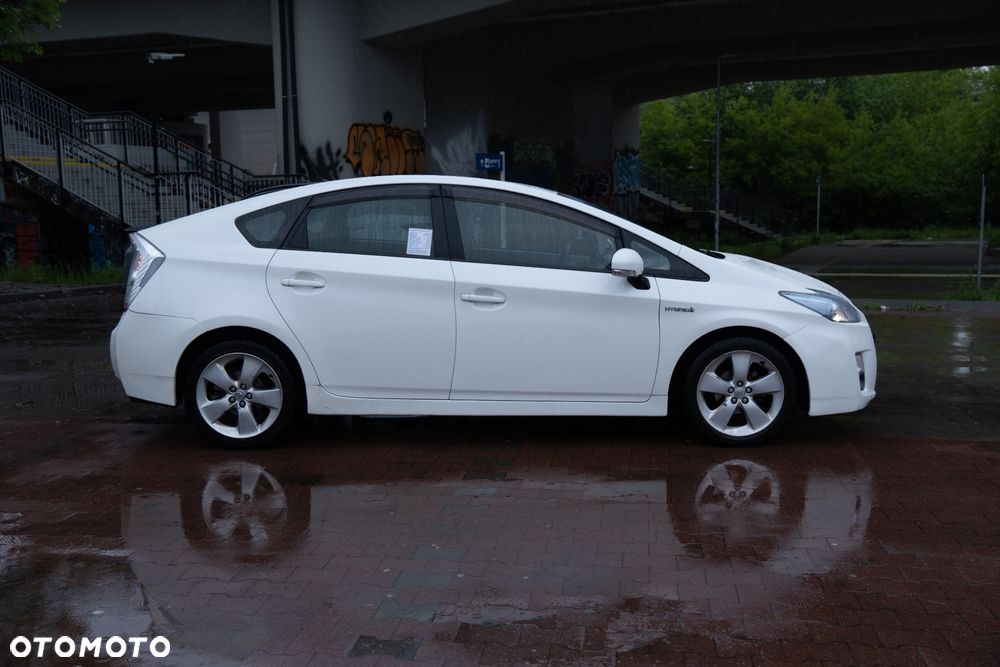 Toyota Prius - 4