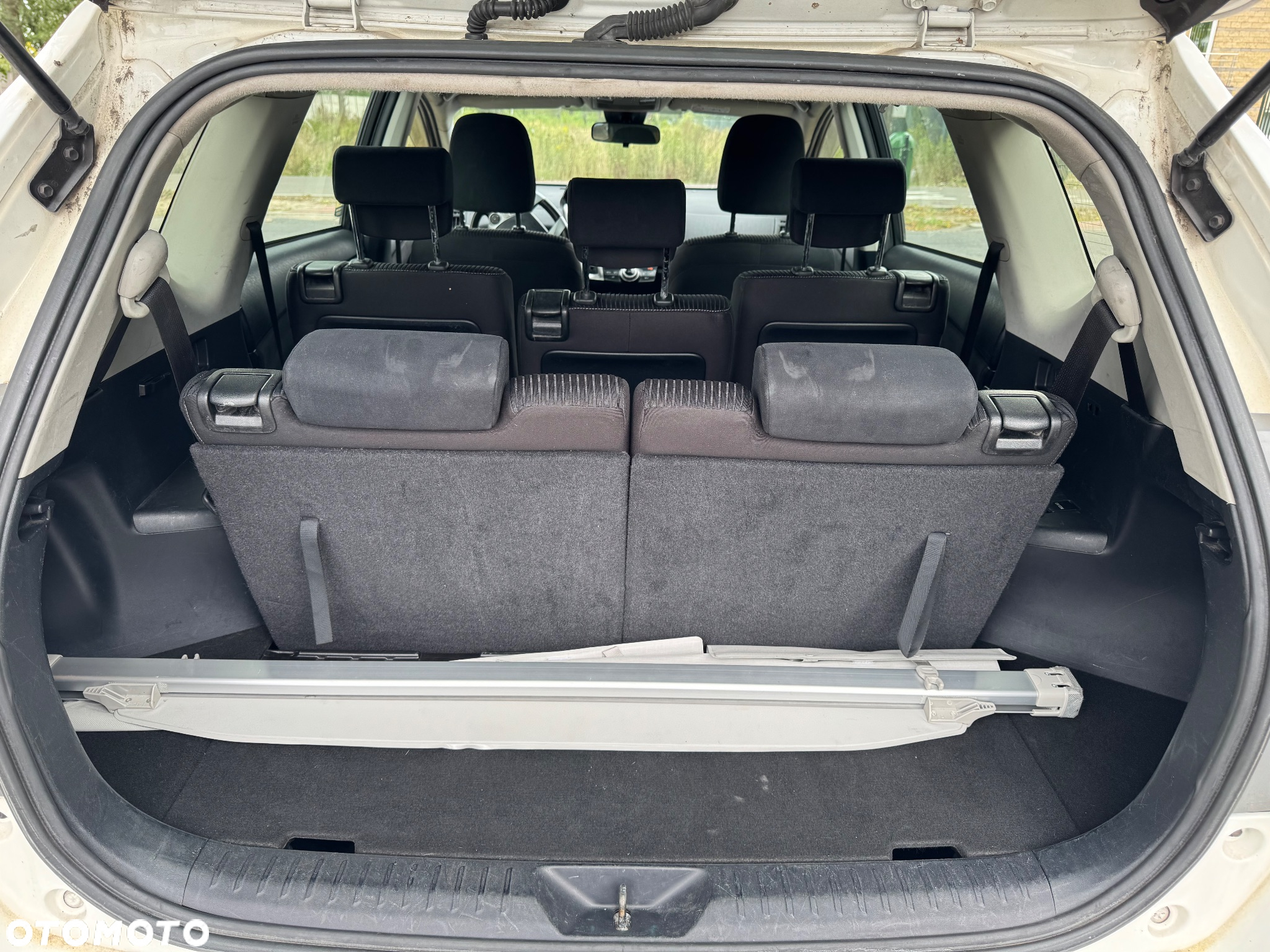 Toyota Prius+ (Hybrid) Comfort - 11