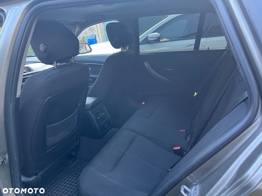 BMW Seria 3 320d xDrive - 4