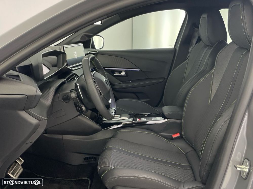 Peugeot 208 1.2 Hybrid GT e-DCS6 - 11