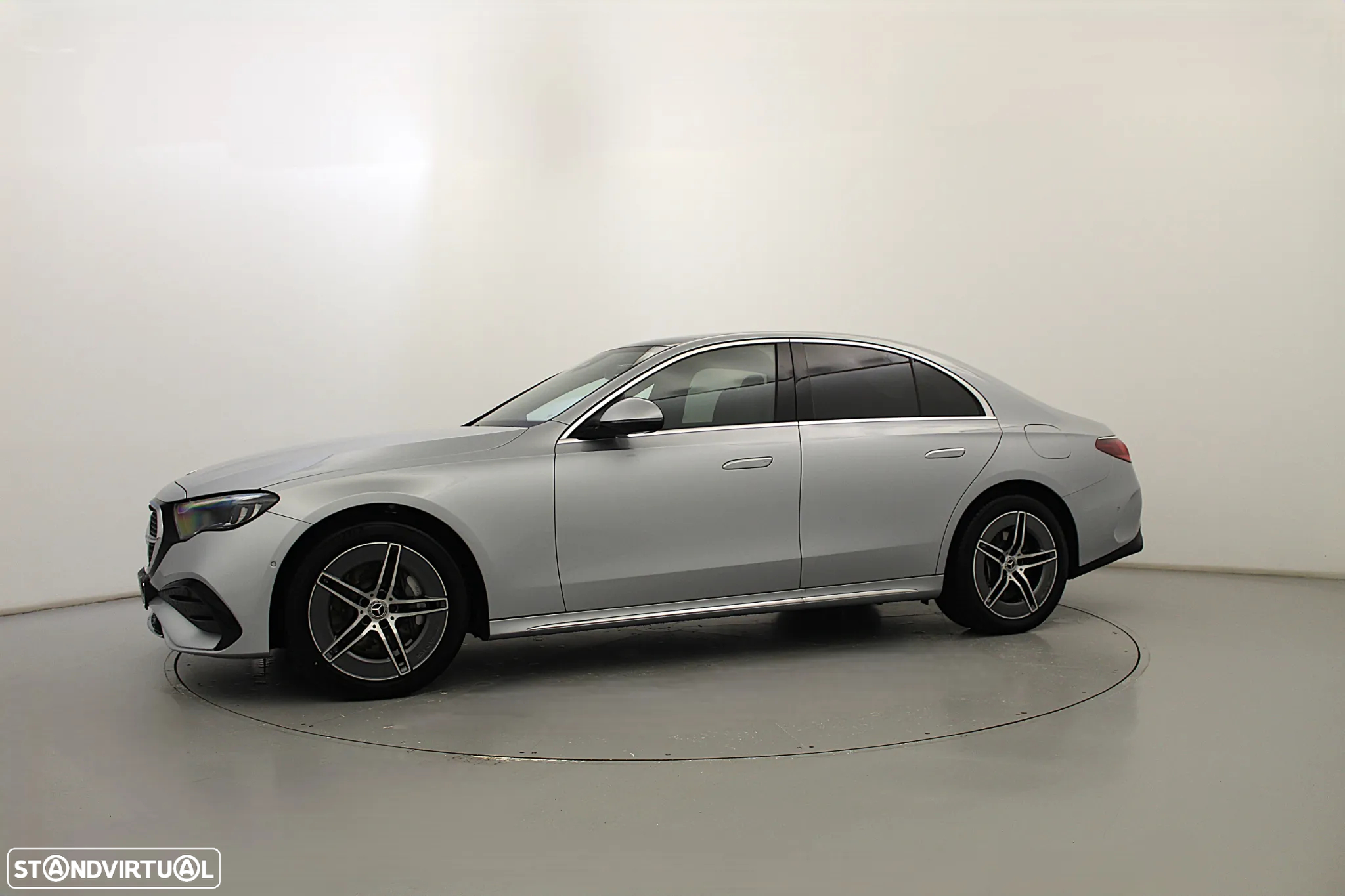 Mercedes-Benz E 300 Standard - 13