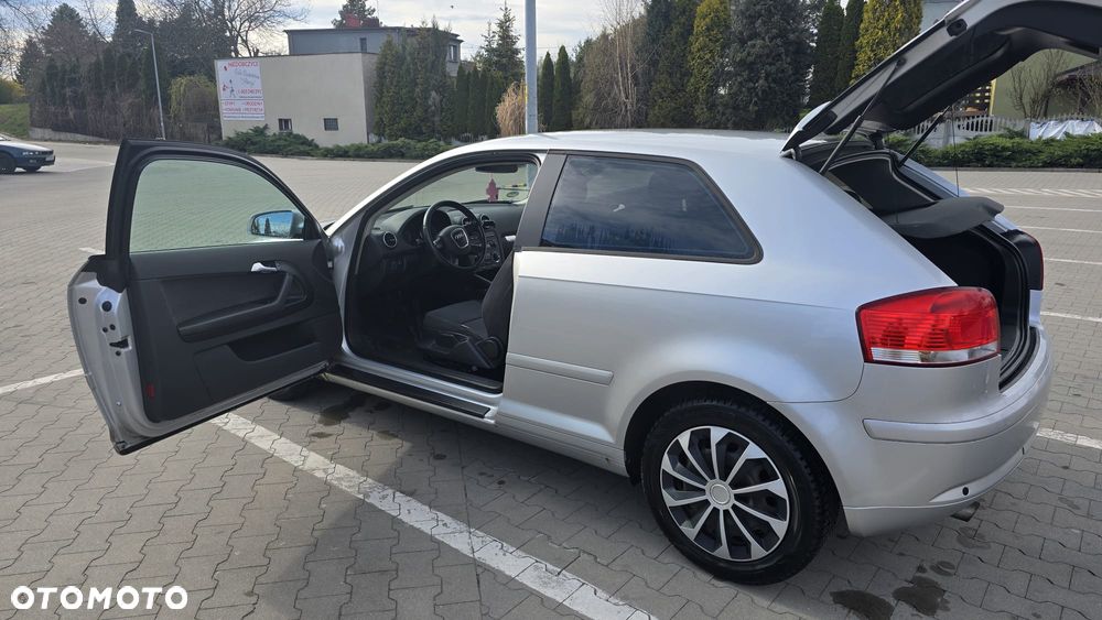 Audi A3 3-drzwiowe 1.6 FSI Ambiente - 13