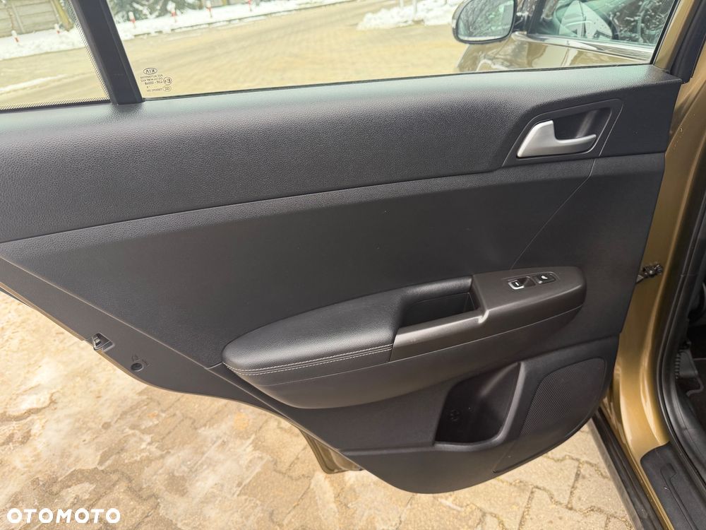 Kia Sportage 2,0 CRDI 2WD ISG Spirit - 16