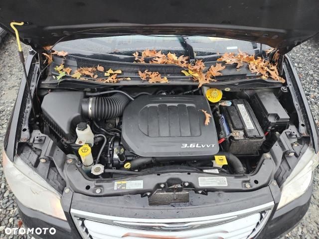 Chrysler Town & Country 3.6 Limited - 9