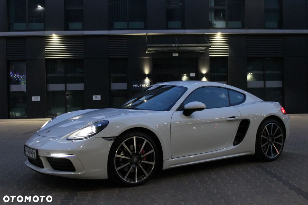 Porsche 718 Cayman - 1