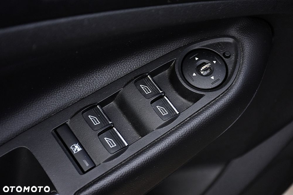 Ford Kuga 2.0 TDCi 2x4 Titanium - 29