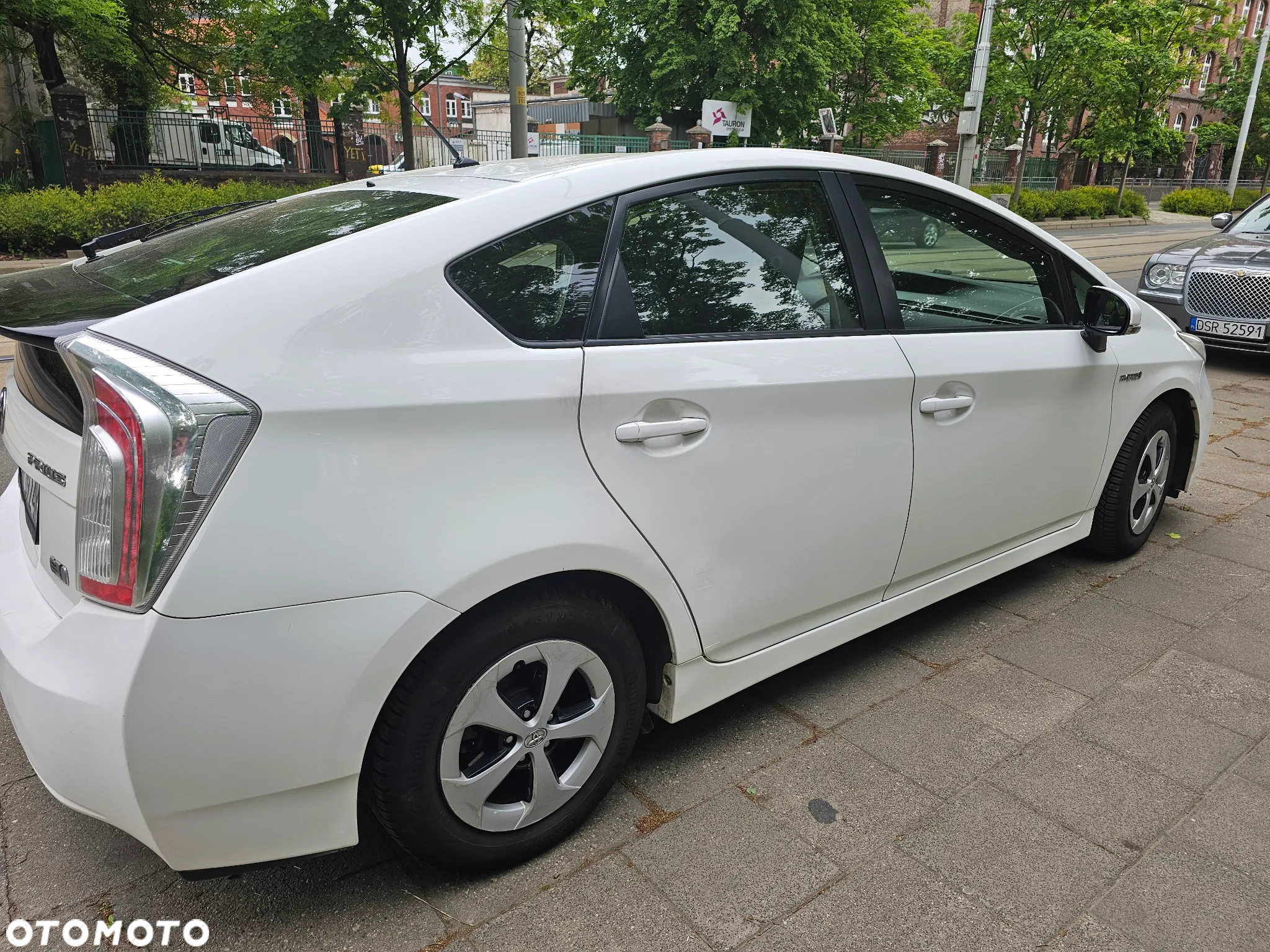 Toyota Prius (Hybrid) - 3
