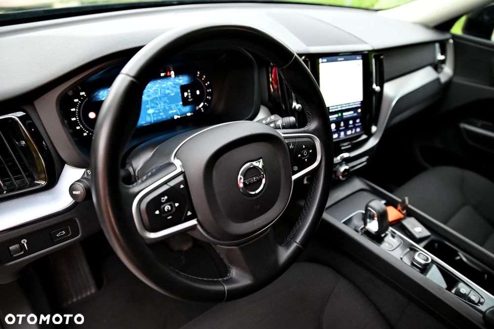 Volvo XC 60 B4 D AWD Geartronic Momentum Pro - 23