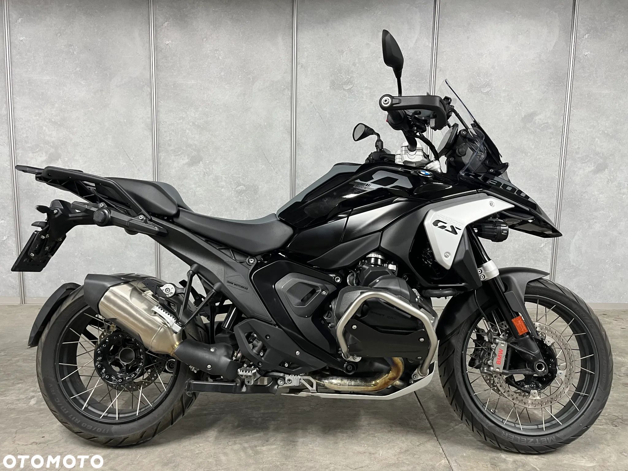 BMW R - 1