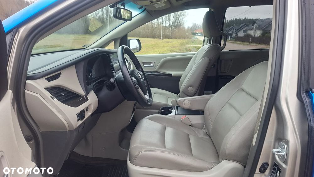 Toyota Sienna 3.5 XLE AWD - 14