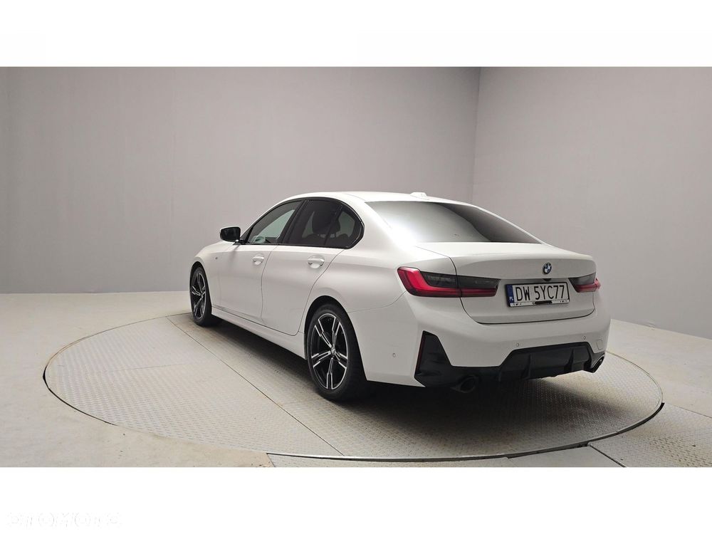 BMW Seria 3 320d xDrive mHEV M Sport - 4