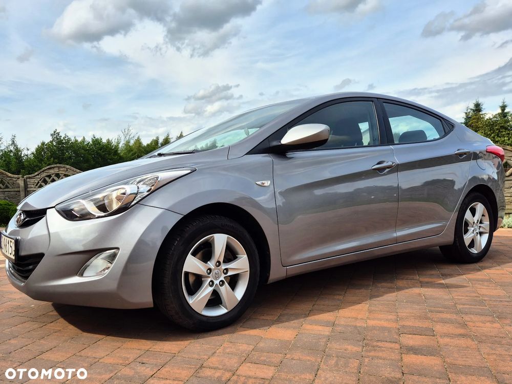 Hyundai Elantra 1.6 Comfort - 3