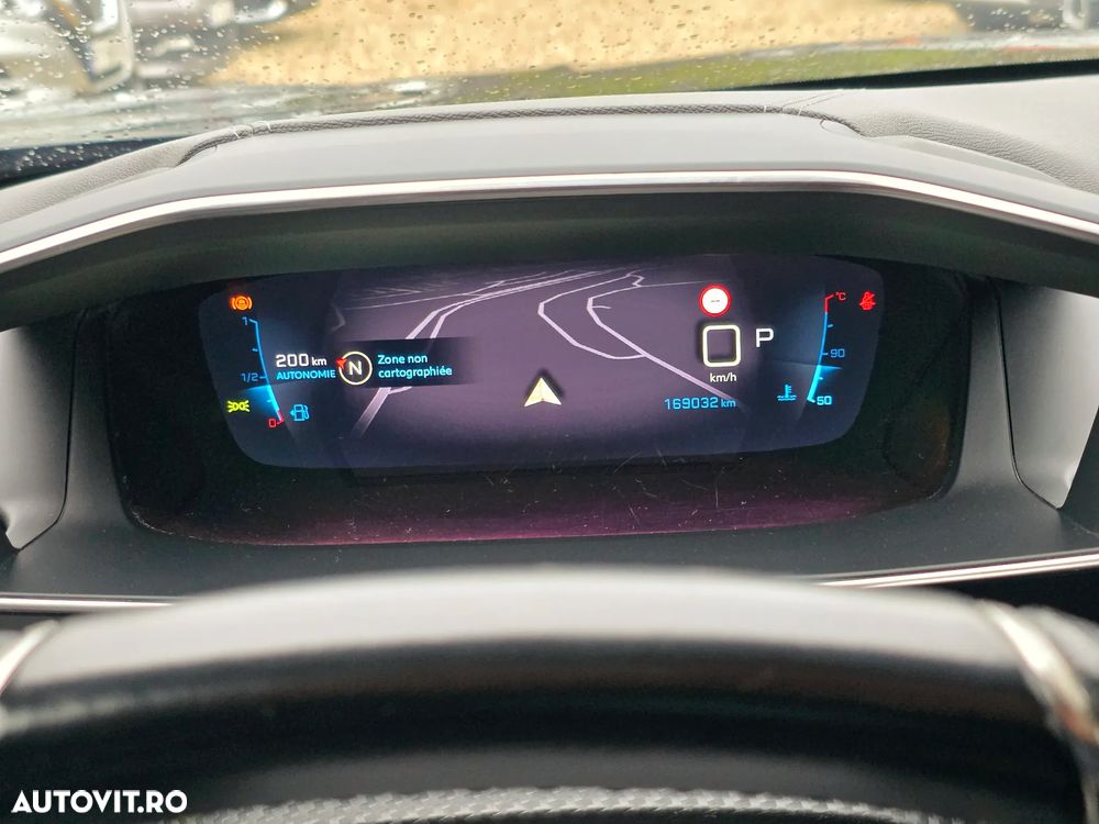 Peugeot 2008 PureTech 155 EAT8 GT - 29