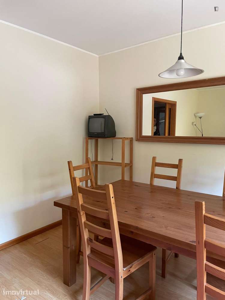 Quarto - localizado em Paranhos Porto - Grande imagem: 5/25
