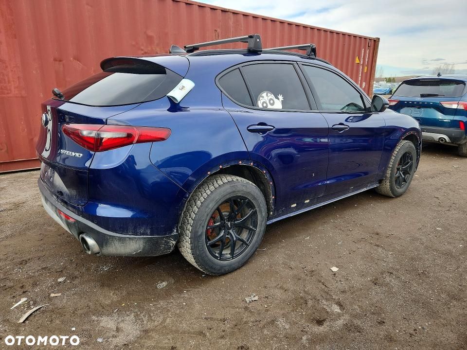 Alfa Romeo Stelvio 2.0 Turbo 16V AT8-Q4 Veloce Ti - 2