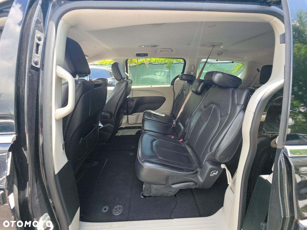 Chrysler Pacifica - 7