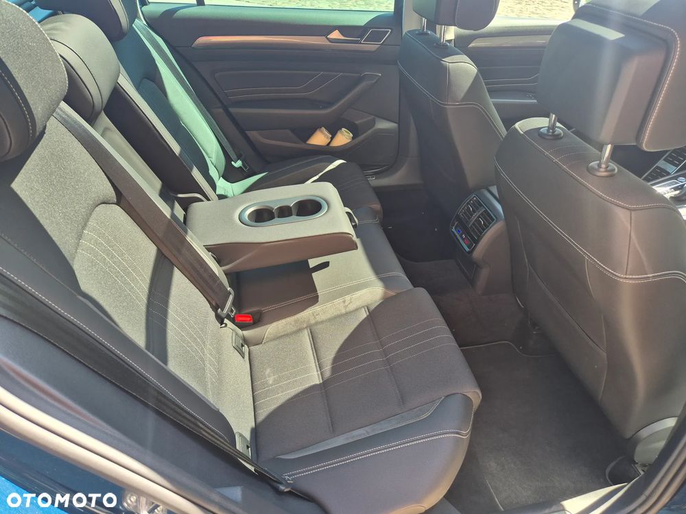 Volkswagen Passat - 27