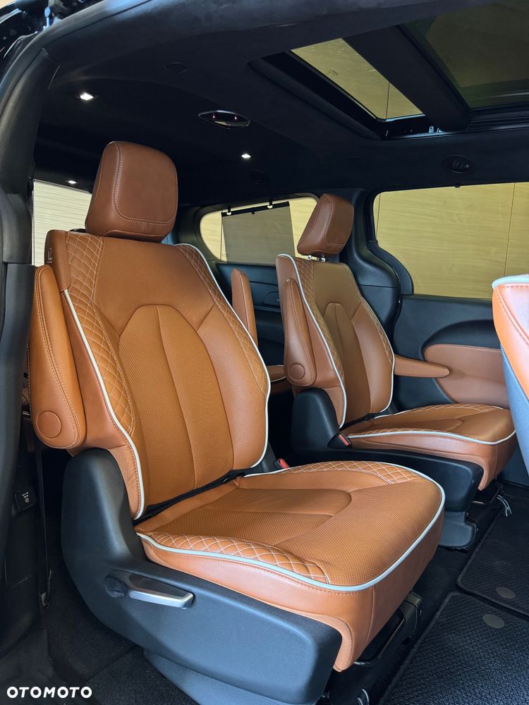 Chrysler Pacifica - 17