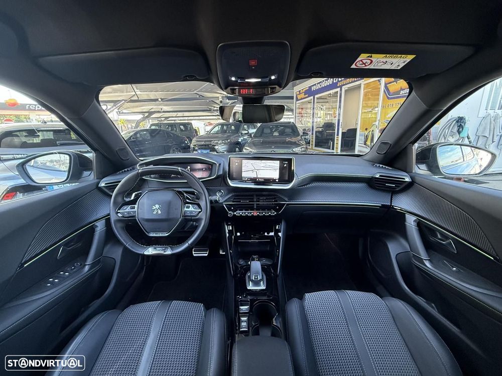 Peugeot 2008 1.2 PureTech GT EAT8 - 32