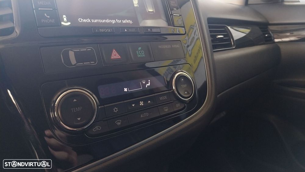 Mitsubishi Outlander 2.0 Intense Navi - 9
