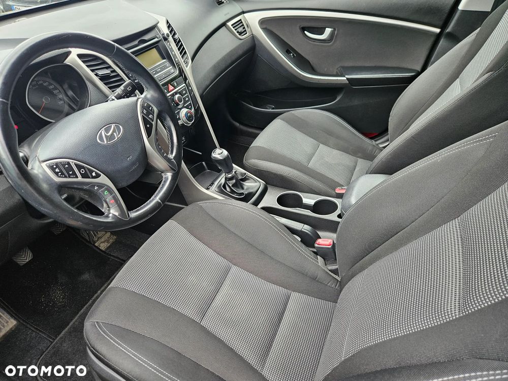Hyundai i30 1.6 Comfort - 11