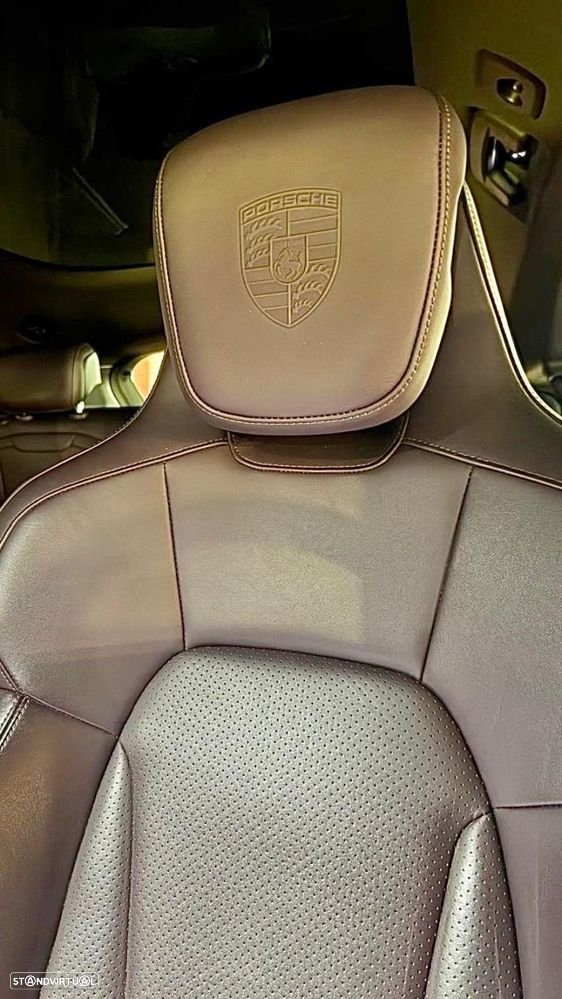 Porsche Taycan Cross Turismo 4 - 33