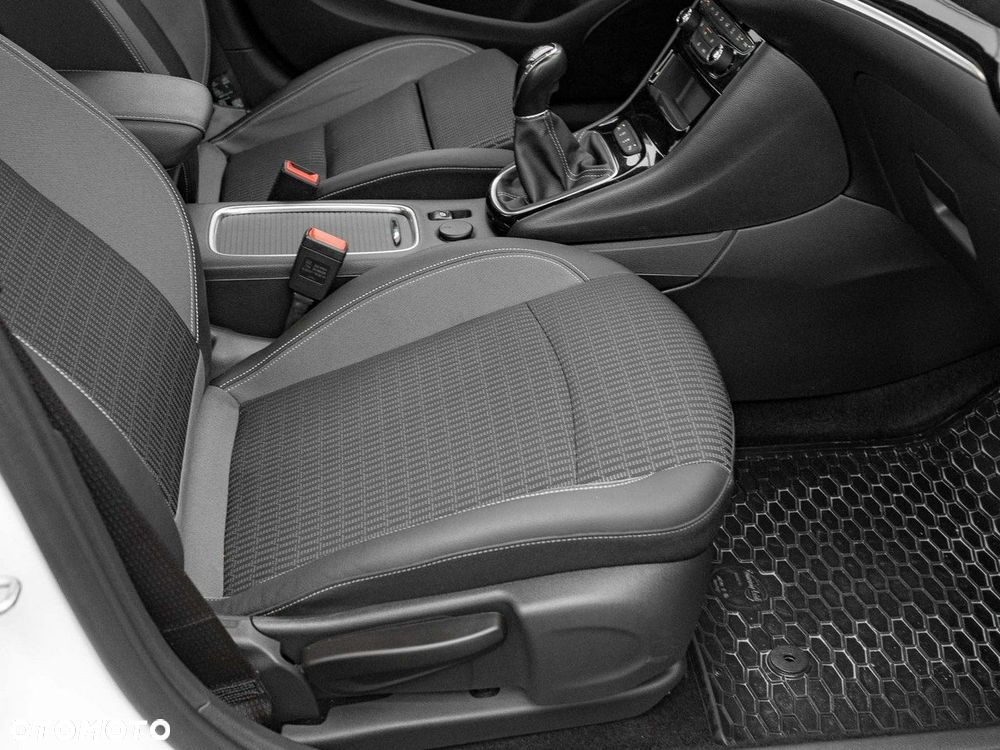 Opel Astra 1.2 T Elegance S&S - 30